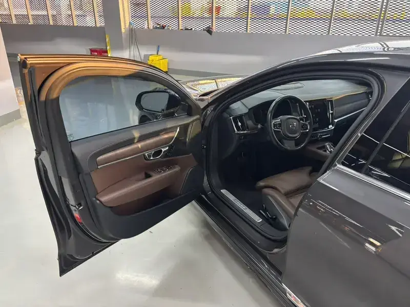 2022 Volvo S90 с пробегом 76 600 км