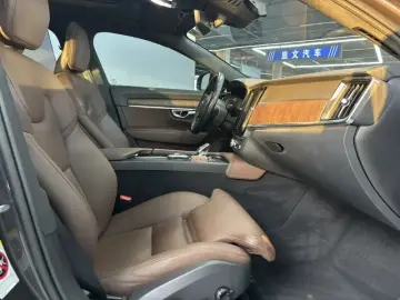 2022 Volvo S90 с пробегом 76 600 км