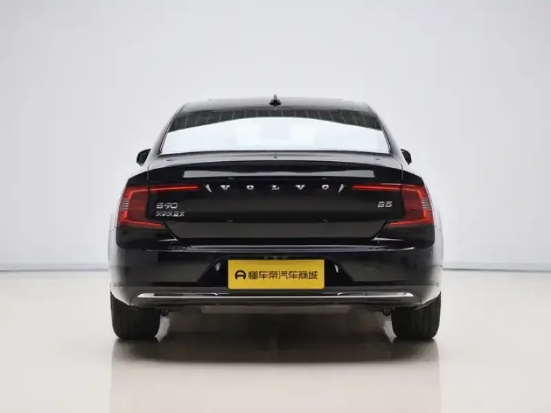 2024 Volvo S90 с пробегом 33 100 км
