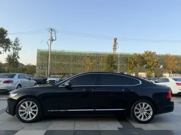 2020 Volvo S90 с пробегом 112 600 км