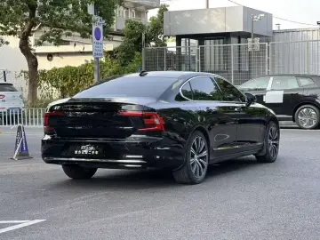 2021 Volvo S90 с пробегом 81 600 км