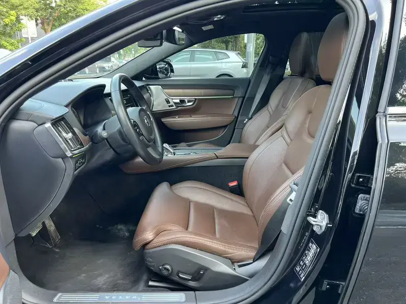 2021 Volvo S90 с пробегом 81 600 км