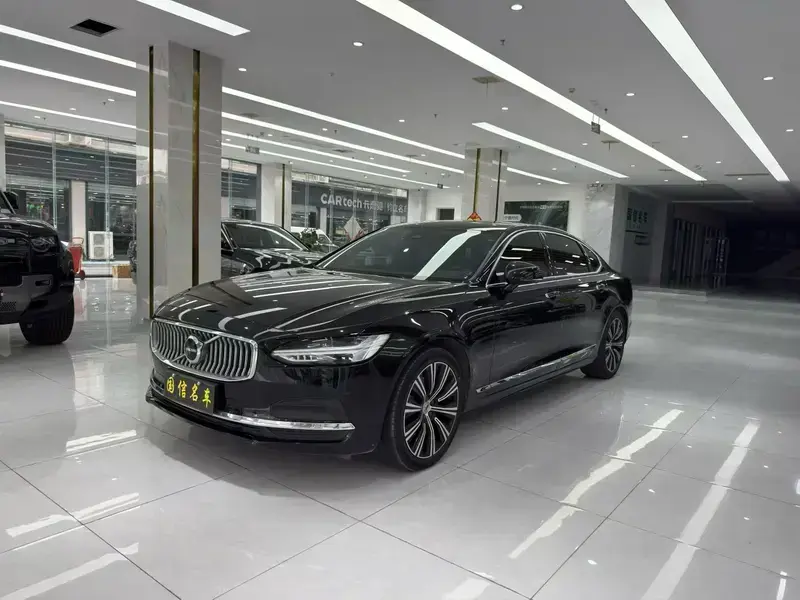 2022 Volvo S90 с пробегом 132 000 км