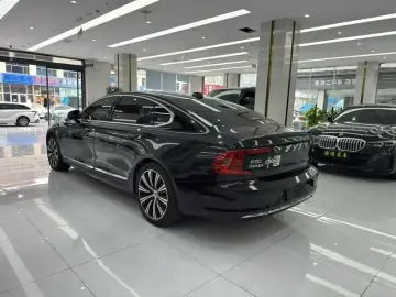 2022 Volvo S90 с пробегом 132 000 км