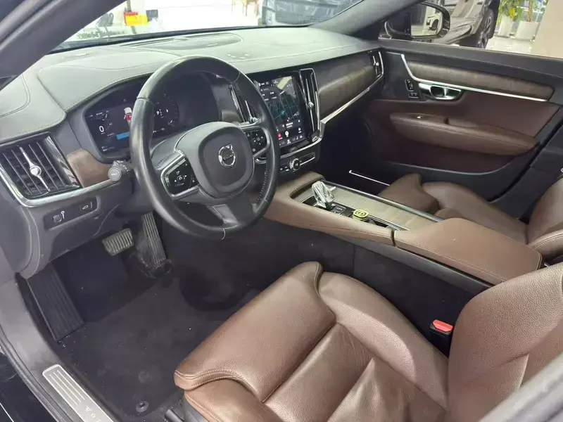 2022 Volvo S90 с пробегом 132 000 км