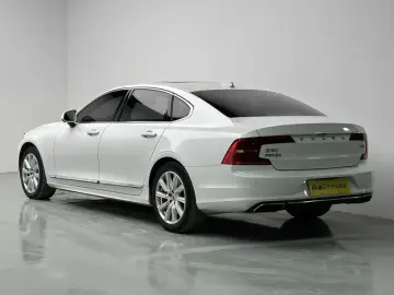 2020 Volvo S90 с пробегом 72 400 км
