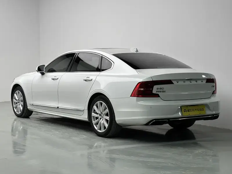 2020 Volvo S90 с пробегом 72 400 км