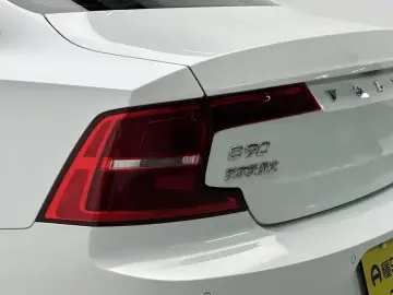 2020 Volvo S90 с пробегом 72 400 км
