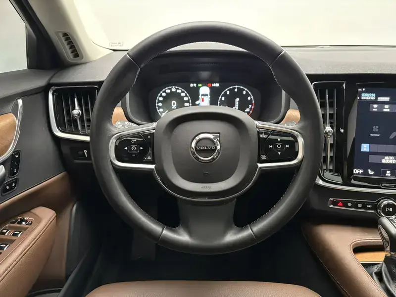 2020 Volvo S90 с пробегом 72 400 км