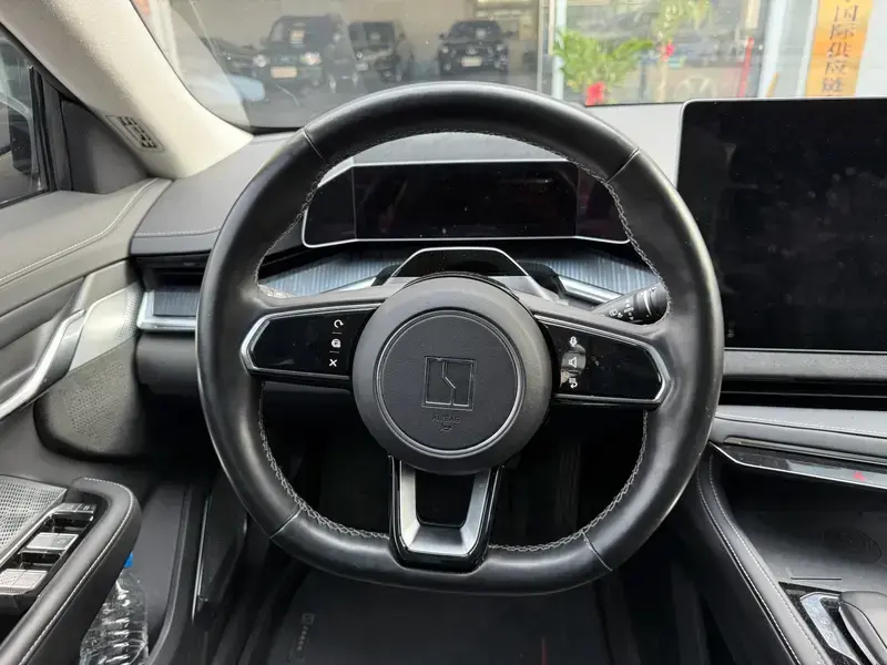 2023 Zeekr 001 с пробегом 123 000 км