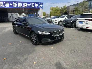 2023 Volvo S90 с пробегом 52 000 км