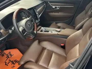 2023 Volvo S90 с пробегом 52 000 км