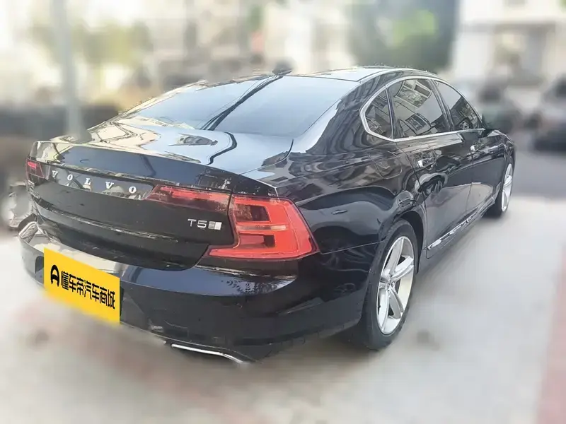 2019 Volvo S90 с пробегом 101 500 км