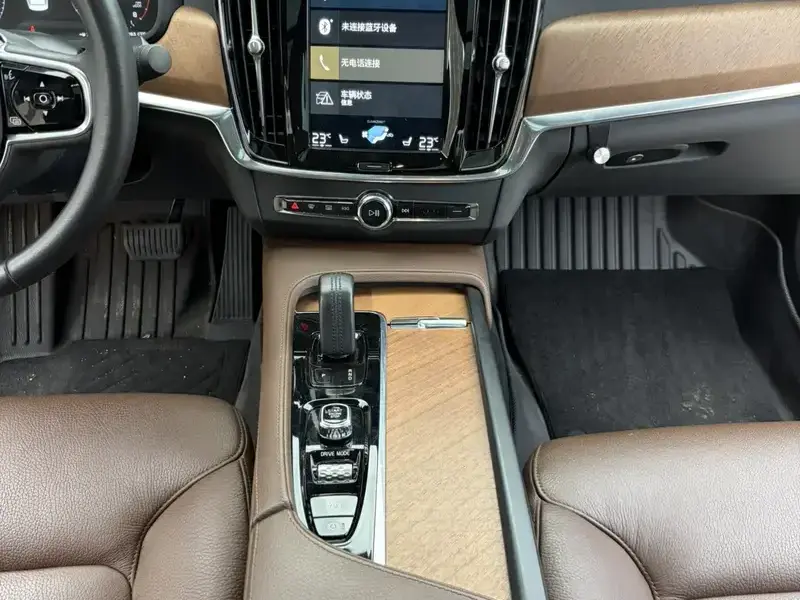 2021 Volvo S90 с пробегом 85 000 км