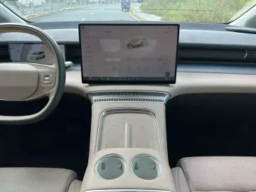 2024 Xpeng X9 с пробегом 31 000 км