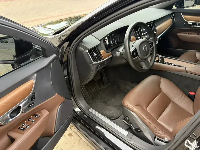 2021 Volvo S90 с пробегом 85 000 км