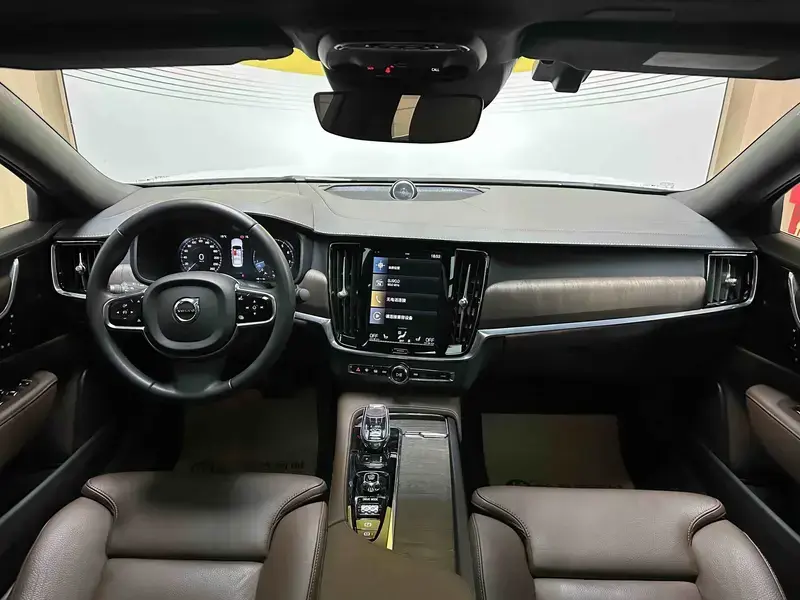 2021 Volvo S90 с пробегом 46 500 км