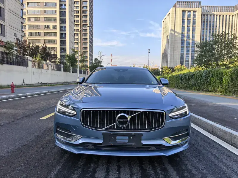 2020 Volvo S90 с пробегом 93 000 км