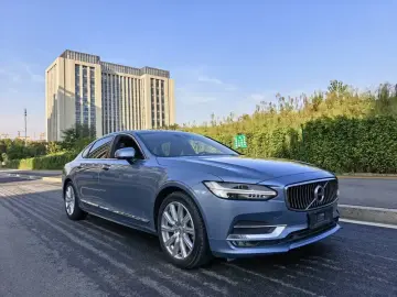 2020 Volvo S90 с пробегом 93 000 км