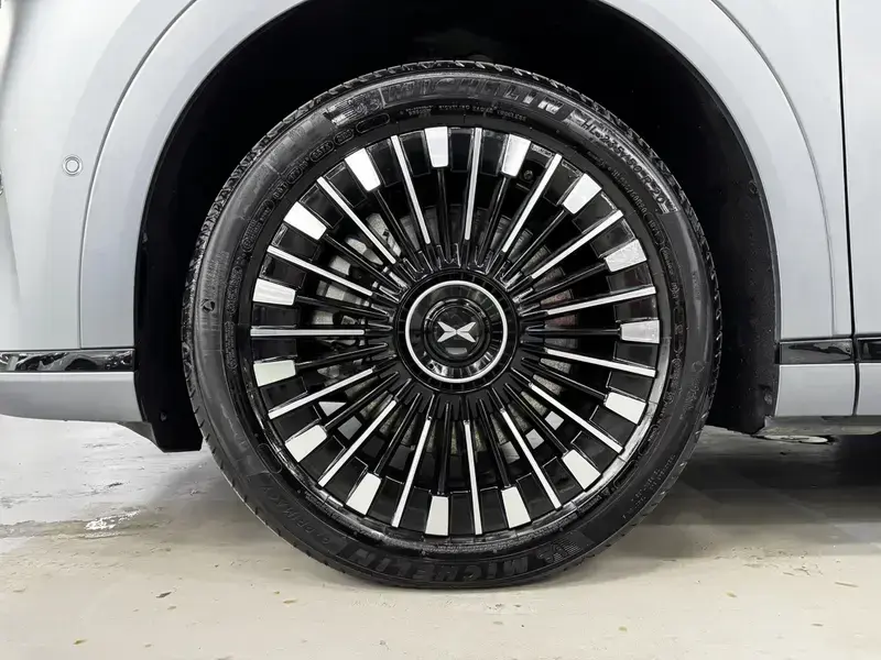 2025 Xpeng X9 с пробегом 34 000 км