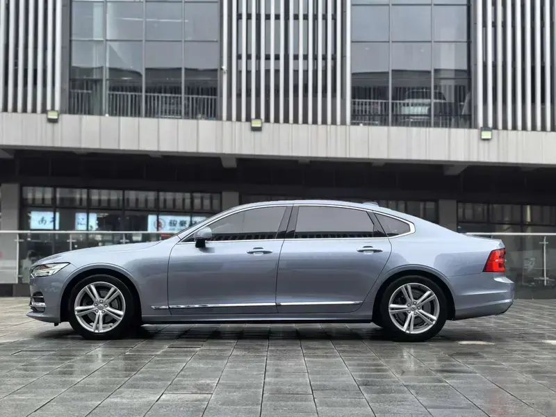 2019 Volvo S90 с пробегом 99 000 км