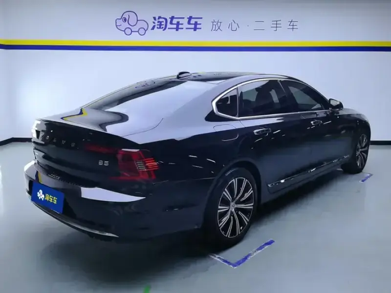2022 Volvo S90 с пробегом 66 000 км