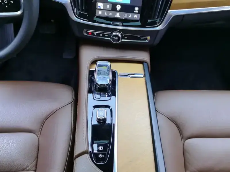 2022 Volvo S90 с пробегом 66 000 км