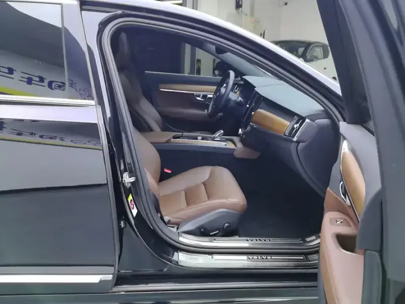 2022 Volvo S90 с пробегом 66 000 км