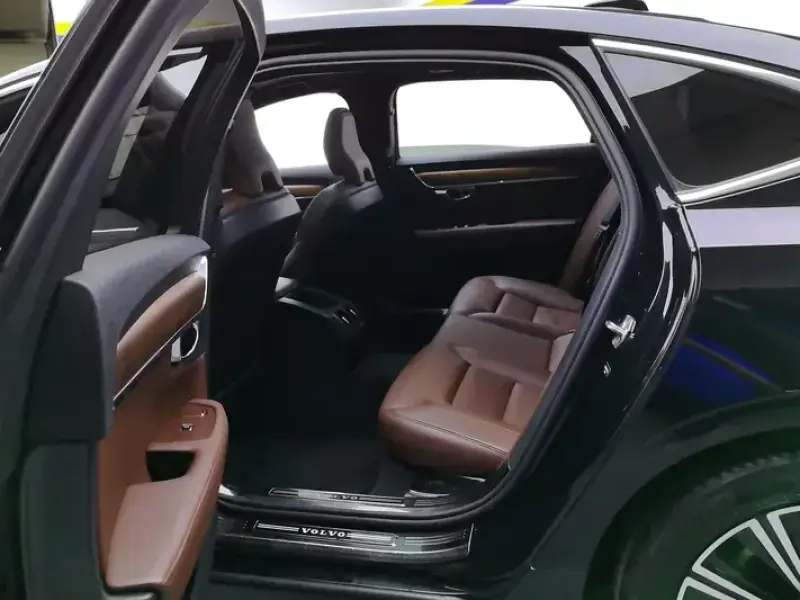 2022 Volvo S90 с пробегом 66 000 км
