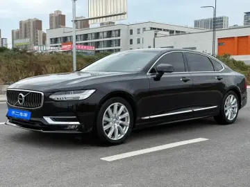 2020 Volvo S90 с пробегом 72 000 км