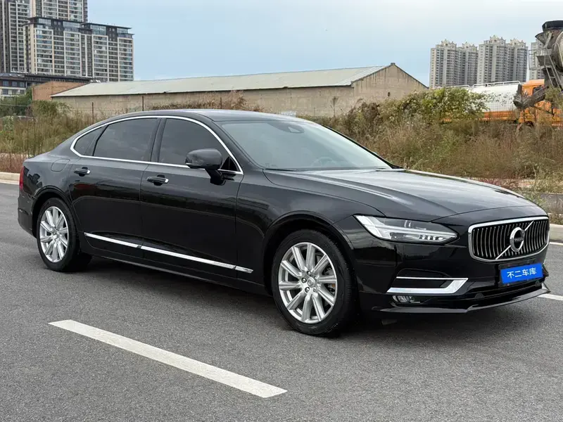 2020 Volvo S90 с пробегом 72 000 км