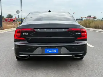 2020 Volvo S90 с пробегом 72 000 км