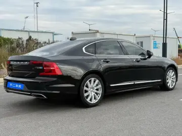 2020 Volvo S90 с пробегом 72 000 км