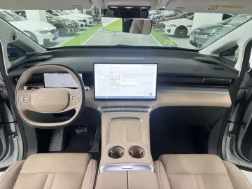 2024 Xpeng X9 с пробегом 69 000 км