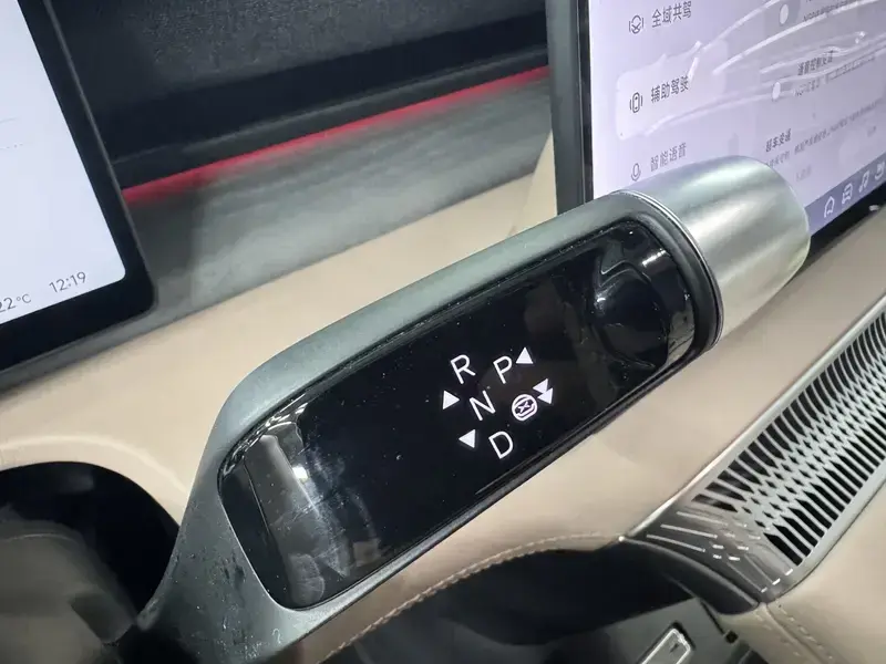 2024 Xpeng X9 с пробегом 69 000 км