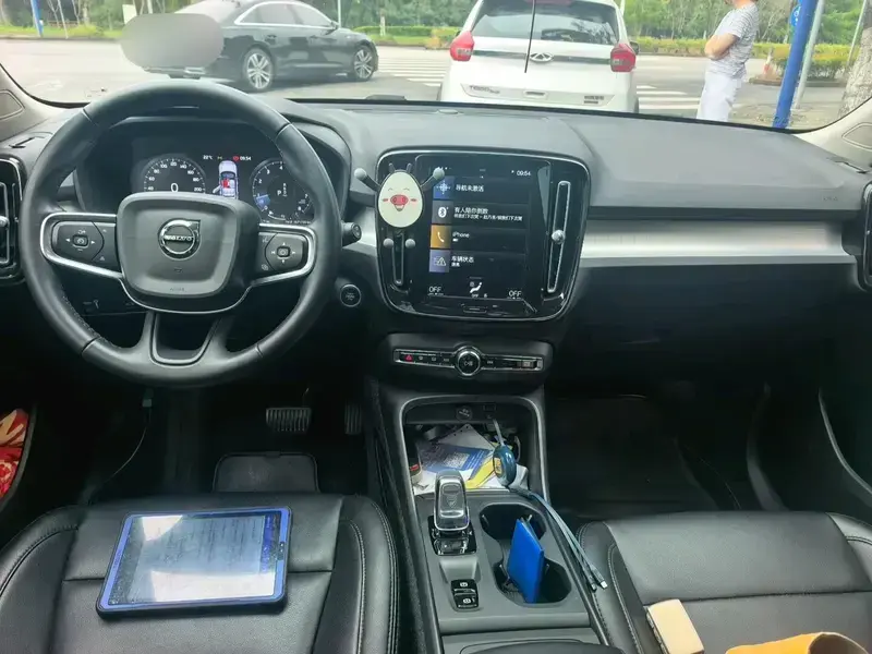 2022 Volvo XC40 с пробегом 62 900 км