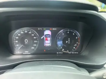 2022 Volvo XC40 с пробегом 62 900 км