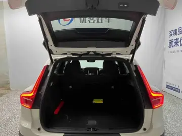 2024 Volvo XC40 с пробегом 65 000 км