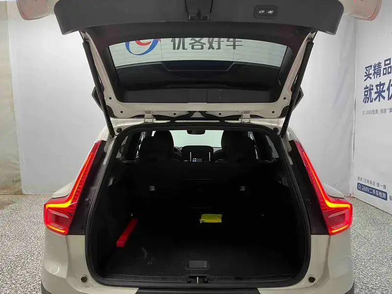 2024 Volvo XC40 с пробегом 65 000 км