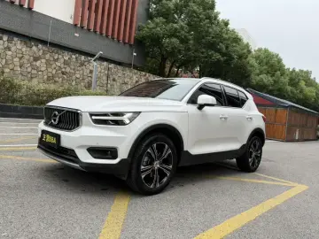 2021 Volvo XC40 с пробегом 61 900 км