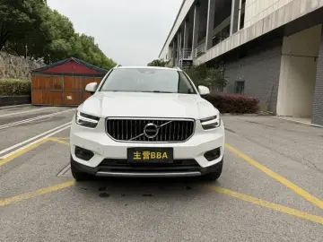 2021 Volvo XC40 с пробегом 61 900 км