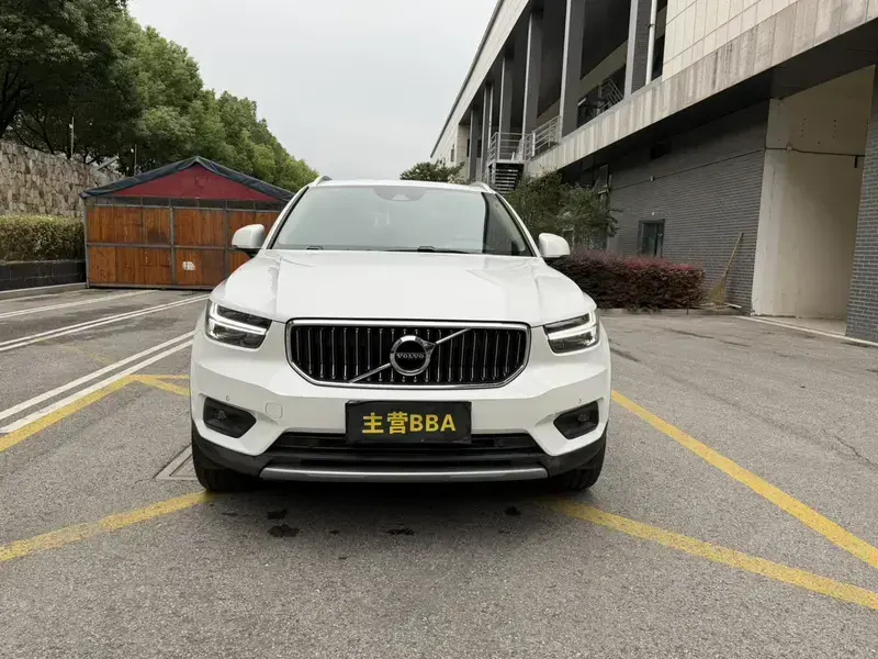 2021 Volvo XC40 с пробегом 61 900 км
