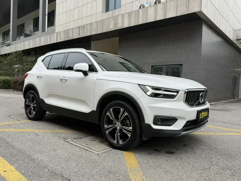 2021 Volvo XC40 с пробегом 61 900 км