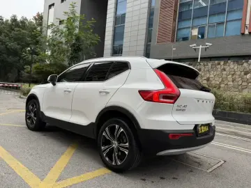 2021 Volvo XC40 с пробегом 61 900 км