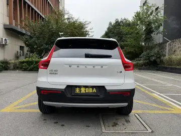 2021 Volvo XC40 с пробегом 61 900 км