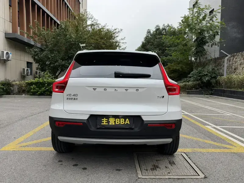 2021 Volvo XC40 с пробегом 61 900 км