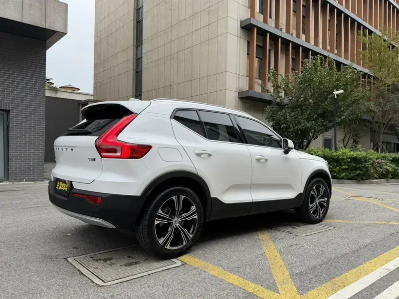 2021 Volvo XC40 с пробегом 61 900 км
