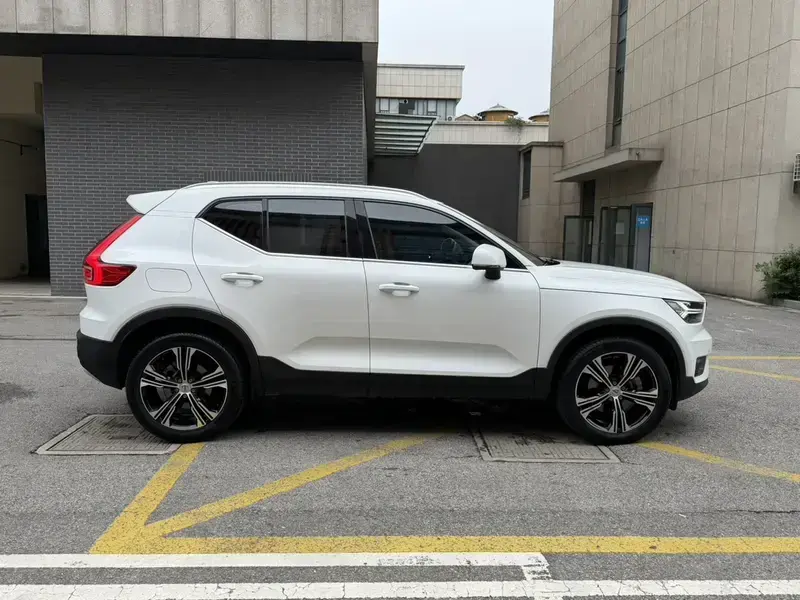2021 Volvo XC40 с пробегом 61 900 км
