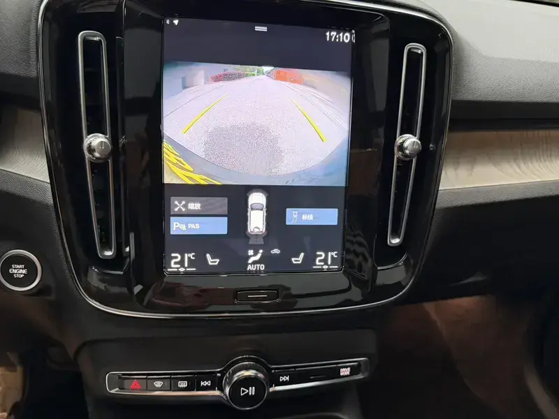 2021 Volvo XC40 с пробегом 61 900 км