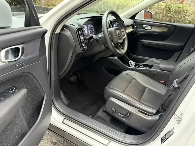 2021 Volvo XC40 с пробегом 61 900 км